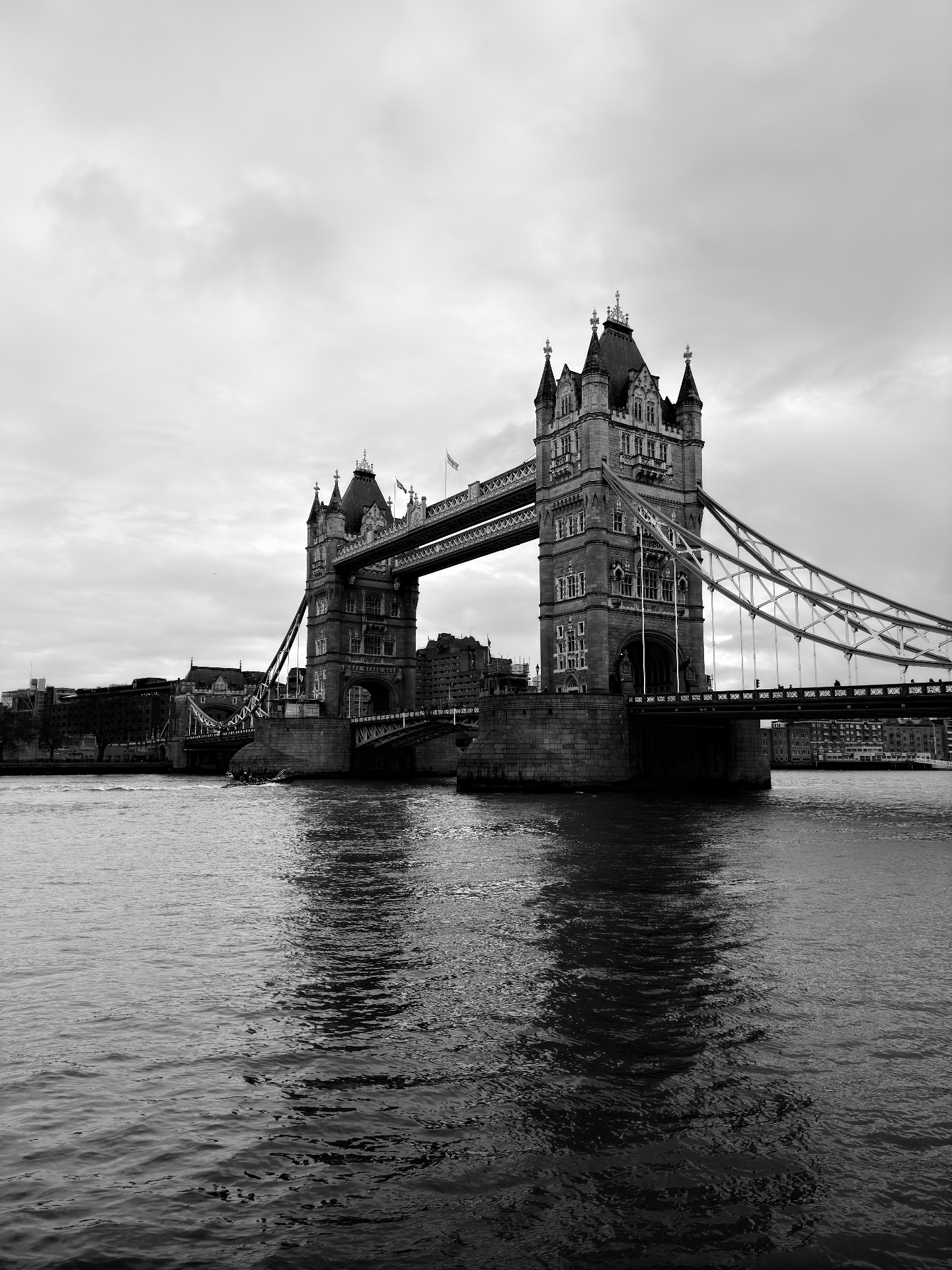 Thames, Overcast